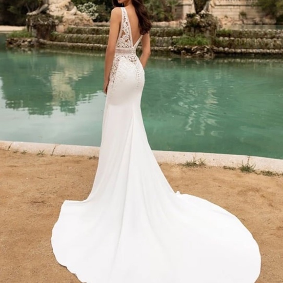 Pronovias White Lace Wedding Dress - Picture 6 of 8